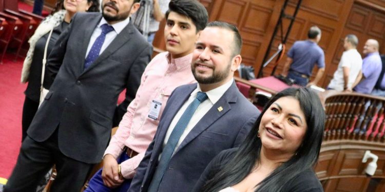 Si los diputados ya no piensan asistir a las sesiones, que pidan licencia: Reyes Galindo