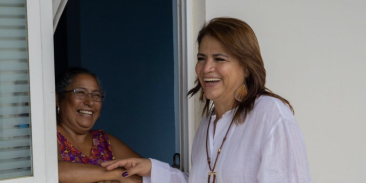 Hay que alejarse de la frivolidad y hacer de la política un instrumento de lucha: Fabiola Alanís