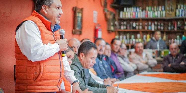 Para la construcción del futuro es fundamental una nueva forma de hacer política: Víctor Manríquez