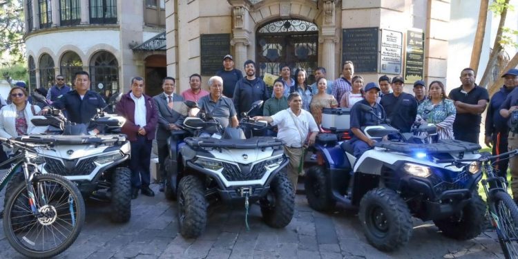 Segob y SESESP entregan vehículos y cuatrimotos a comunidades con autogobierno