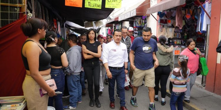 Brigadas de Torres Piña llegan al Mercado Independencia