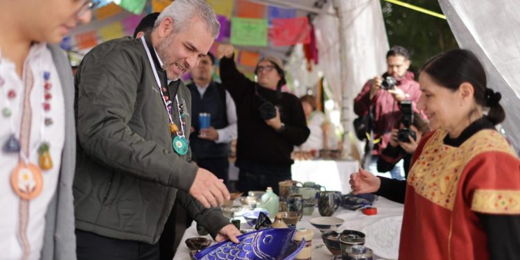 Inaugura Bedolla Tianguis de Occidente con más de 500 artesanos