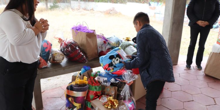 Estudiantes de la UTM donan cobijas a organización Aldeas Infantiles