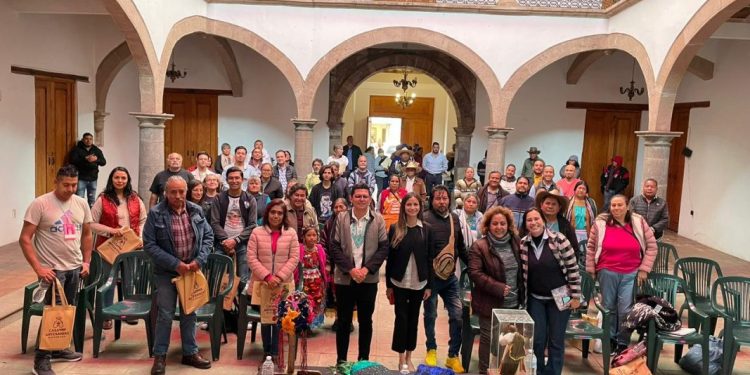 Capacitan a sector artesanal en derecho de autor