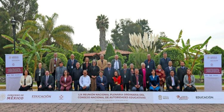 Michoacán reporta avances educativos en reunión nacional