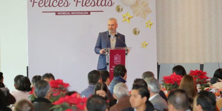 En 2024 se concretará digitalización de trámites en sector educativo: Bedolla