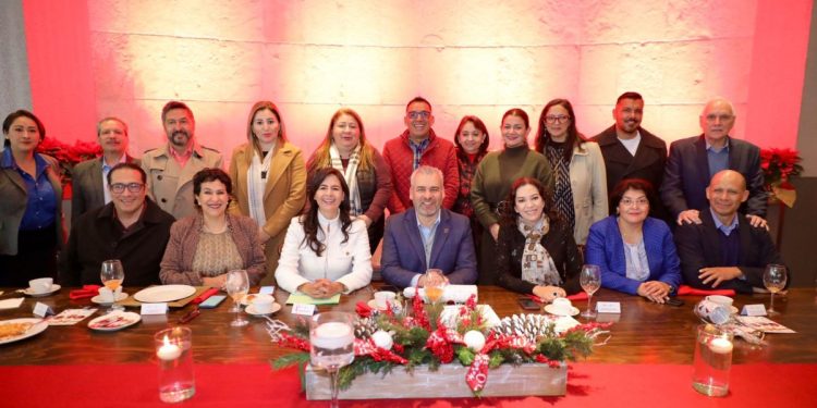 Destaca Bedolla logros en materia educativa