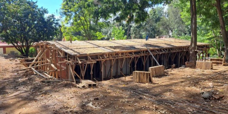 Reporta SCOP 50 % de avance en reconstrucción de secundaria en Uruapan