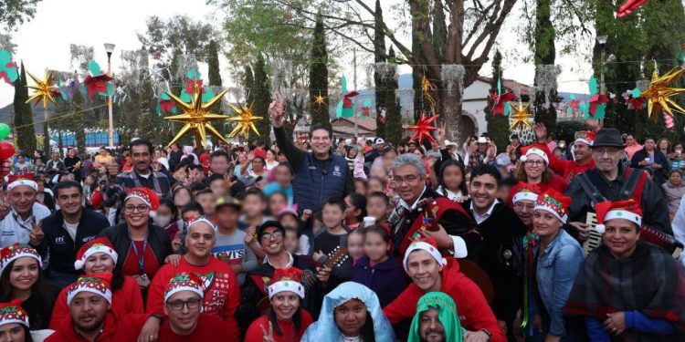 Piñata monumental, aguinaldos y antojitos, en posadas del DIF de Morelia
