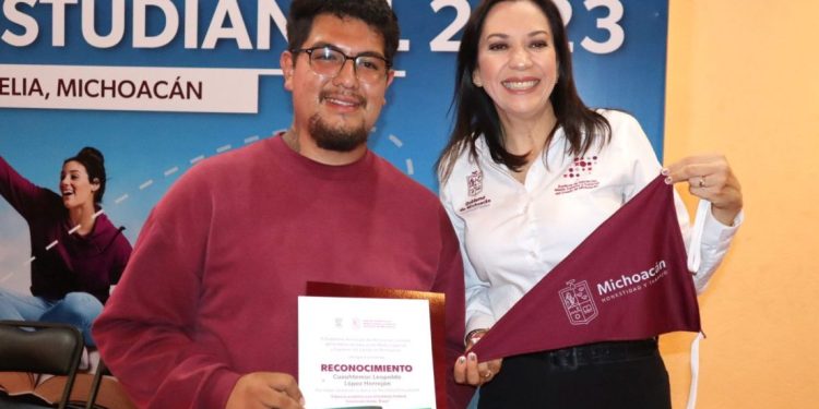 Destinó Michoacán casi un mdp en apoyos para movilidad estudiantil
