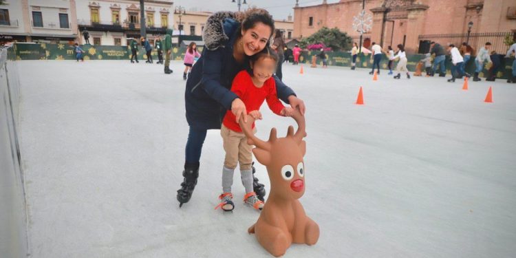 Sigue el éxito de la pista de hielo del Ayuntamiento de Morelia