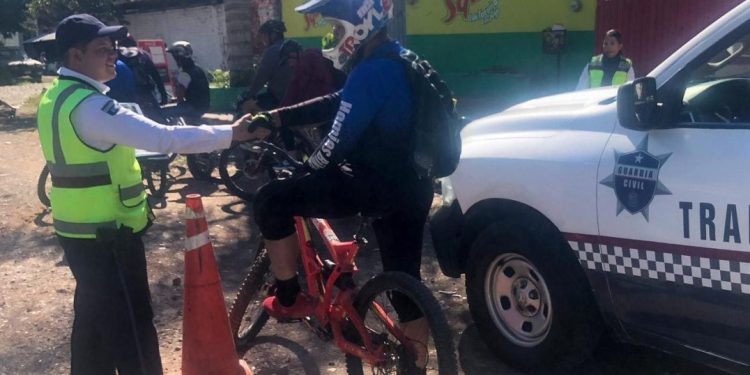Guardia Civil promueve campaña de prevención y seguridad vial para ciclistas, en Jacona