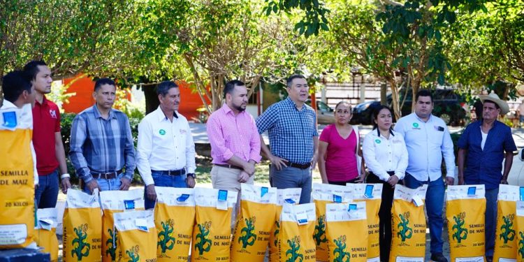 Avanza entrega de apoyos a productores afectados por sequía