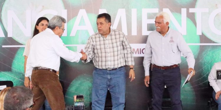 Presentan en Apatzingán primer foro de financiamientos para citricultores