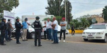 Ante bloqueos viales en Jiquilpan, Guardia Civil se moviliza para garantizar libre tránsito