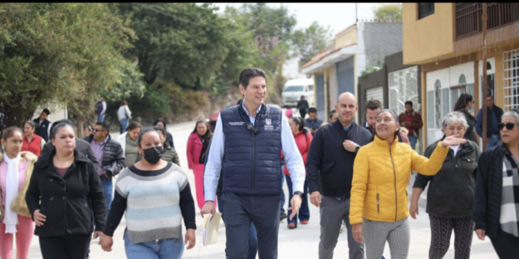 Agradecen vecinas y vecinos a Alfonso Martínez por pavimentación, tras más de 30 años de solicitud