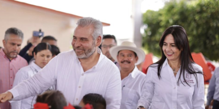 Bedolla instruye poner orden en más de 13 mil plazas ilegales de SEE