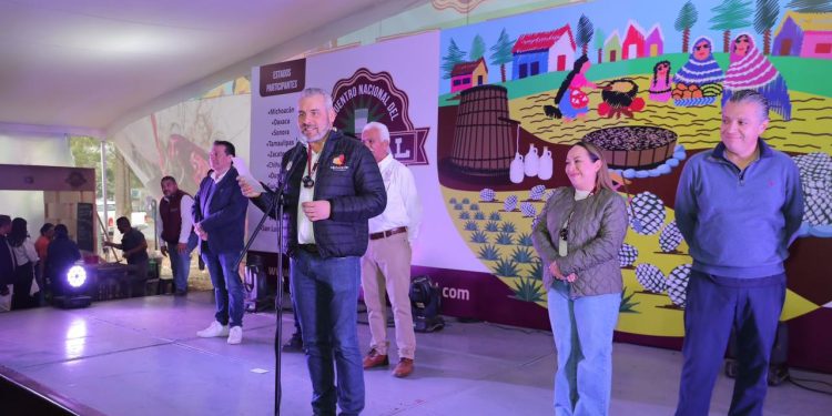 Entrega Bedolla Premio Nacional del Mezcal Michoacán 2023