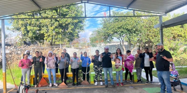 Juan Carlos Barragán lleva Échale una Mano a las Escuelas a la comunidad de Joyitas en Capula