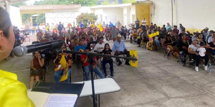 En Parácuaro debemos caminar unidos por la ruta del rescate del municipio y el país; Julisa Farías