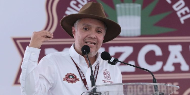 Mezcal, orgullo mexicano que compite con bebidas internacionales: Luis Navarro