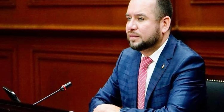 Propone Reyes Galindo castigar a quienes mantengan mascotas en malas condiciones