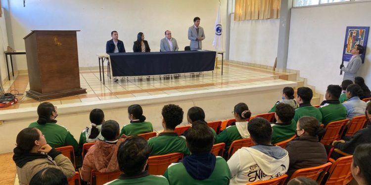 Conalep Ciudad Hidalgo signa convenio con la UNICLA