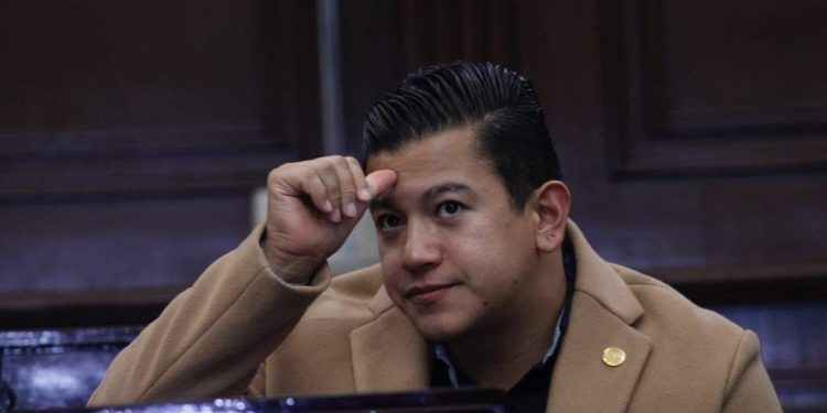 Logra Víctor Zurita que por Ley se oriente a padres sobre la discapacidad de sus hijos desde el embarazo