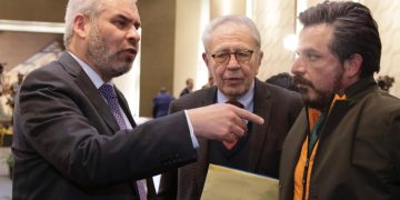 Transferencia de los servicios de salud garantiza derechos laborales: Bedolla