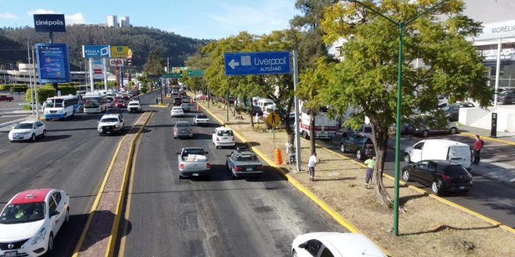 Realiza Gobierno Municipal acciones de mantenimiento y limpieza en Periférico Paseo de la República