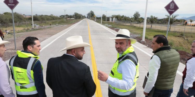 Inaugura Bedolla libramiento de Briseñas; beneficiará a más de 35 mil habitantes