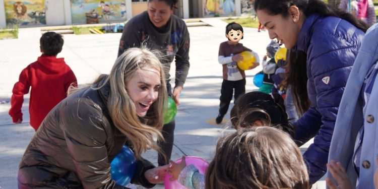 Samanta Flores Adame brinda total apoyo a Reyes Magos para la entrega de Juguetes