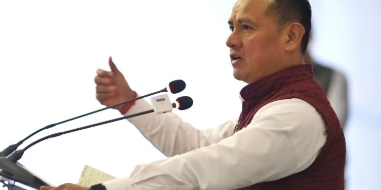 Torres Piña respalda iniciativa de AMLO para reducir gasto público en Diputados y Senadores