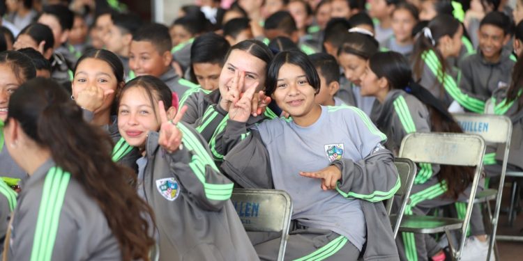 Transforman el futuro de más de 15 mil estudiantes de 27 municipios