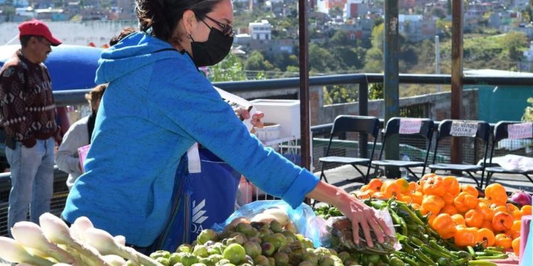 Aumento al salario mínimo repuntará ventas, reconocen comerciantes