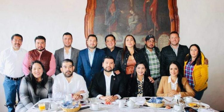 Se reúne Octavio Ocampo con Aracely Saucedo, Paco Huacus y representantes de órganos electorales