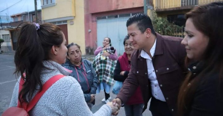 Familias del Distrito 10 cierran filas con Víctor Zurita