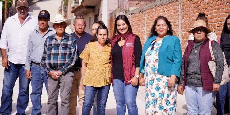 En recorridos zacapenses reconocen compromiso de Mónica Valdez