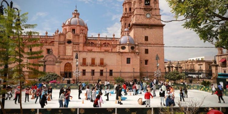 Quedan pocos días para disfrutar de la pista de hielo del Centro de Morelia