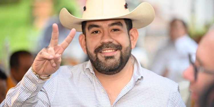 Consejo Nacional del PRD va por el distrito federal de Apatzingán con Paco Huacus