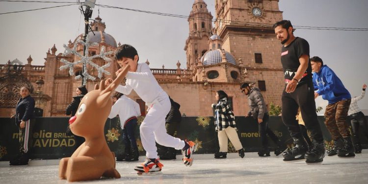 Gobierno de Morelia cierra temporada de la Pista de Hielo con récord de asistencia