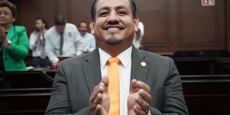 Banalidad y excesos deben desterrarse de la tarea pública: Víctor Manríquez