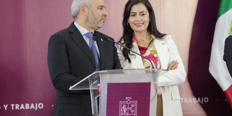 Anuncia Bedolla 326 mil becas Benito Juárez en 2024 para Michoacán