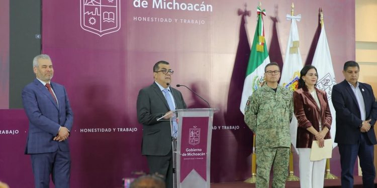 Exposición militar en Uruapan, para reforzar lazos con la población: Elías Ibarra