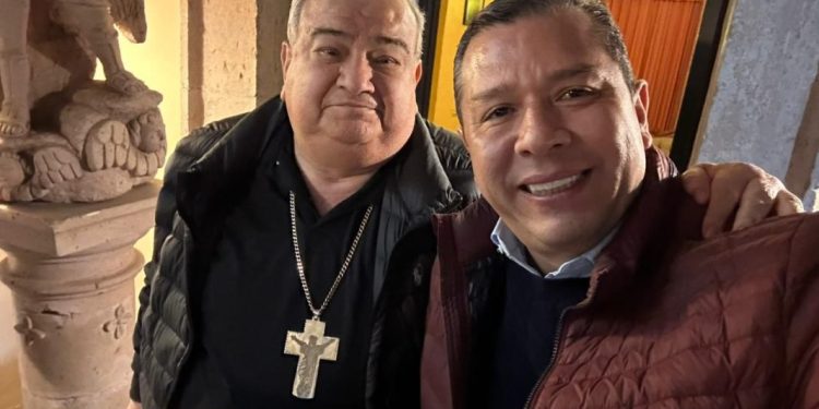 Juan Carlos Barragán comparte iniciativa para regular el uso de pirotecnia con el arzobispo de Morelia