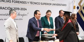 Preside Fiscal General ceremonia de graduación de la quinta generación de la licenciatura en Seguridad Pública y Ciencias Forenses de la UMSNH