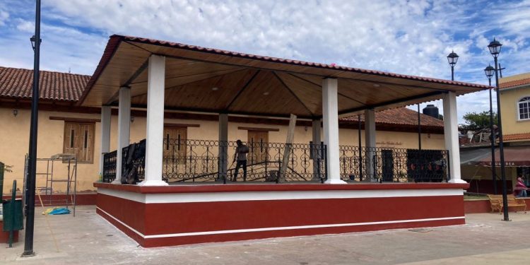 Concluye SCOP construcción de pérgola en Huáncito