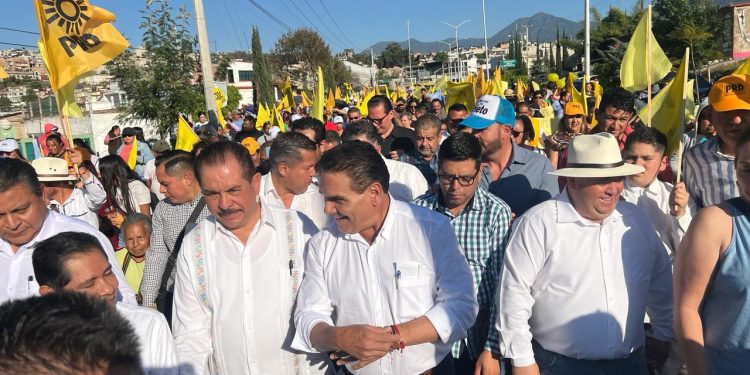 Silvano Aureoles se registra como candidato a Diputado Federal por el distrito 03