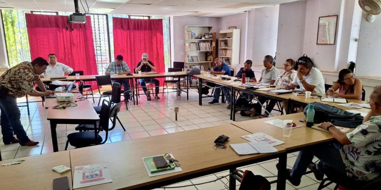 Más de 45 mil docentes michoacanos fortalecen procesos de enseñanza