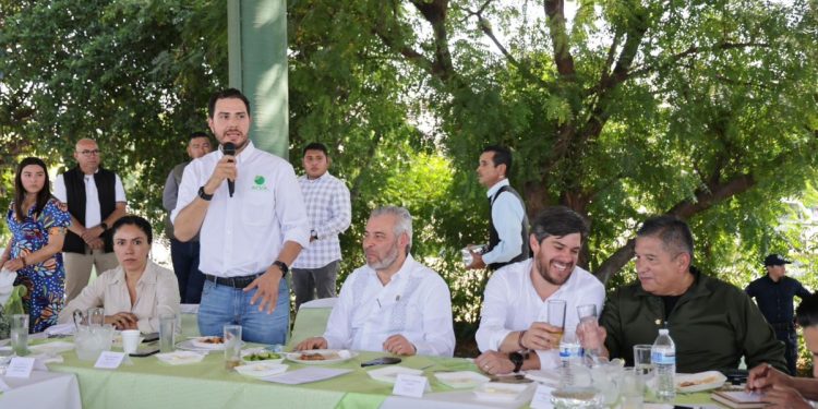 Bedolla y productores acuerdan acciones para la exportación de limón